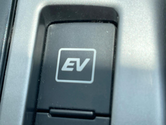 2015 Toyota Prius α DAA-ZVW41W (UW-6a2ccb746b6cf)[20]