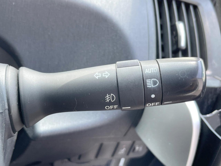 2015 Toyota Prius α DAA-ZVW41W (UW-6a2ccb746b6cf)[25]