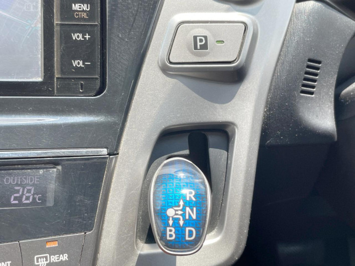 2015 Toyota Prius α DAA-ZVW41W (UW-6a2ccb746b6cf)[28]