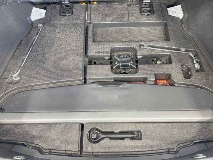 2017 Toyota Prius DAA-ZVW50 (UW-6a2ccb752b9da)[15]