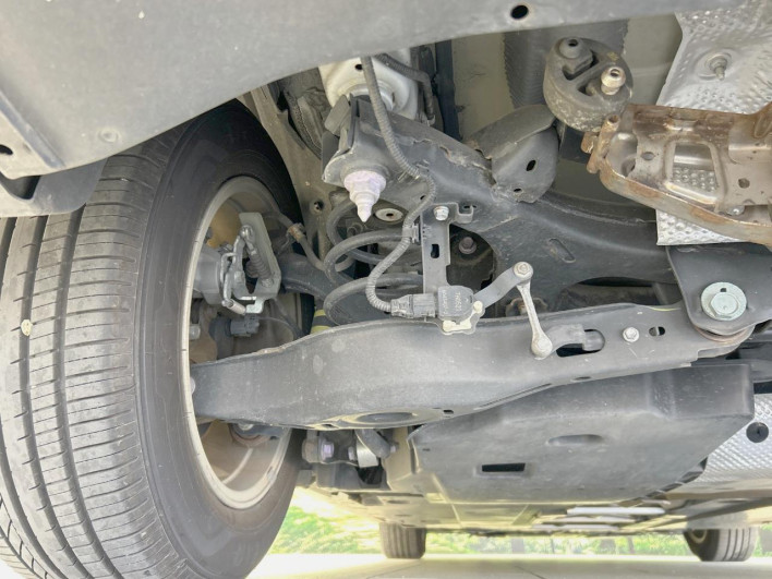 2017 Toyota Prius DAA-ZVW50 (UW-6a2ccb752b9da)[18]