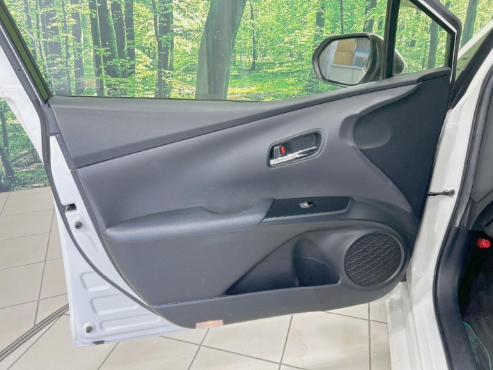 2017 Toyota Prius DAA-ZVW50 (UW-6a2ccb752b9da)[22]