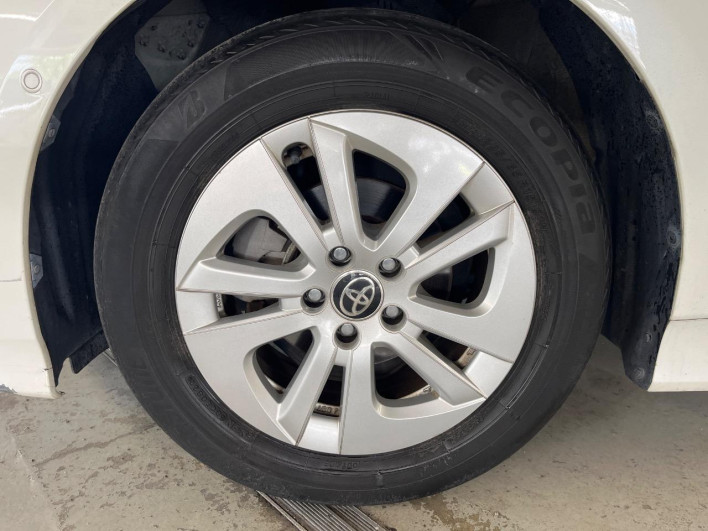 2017 Toyota Prius DAA-ZVW50 (UW-6a2ccb755a4ae)[12]