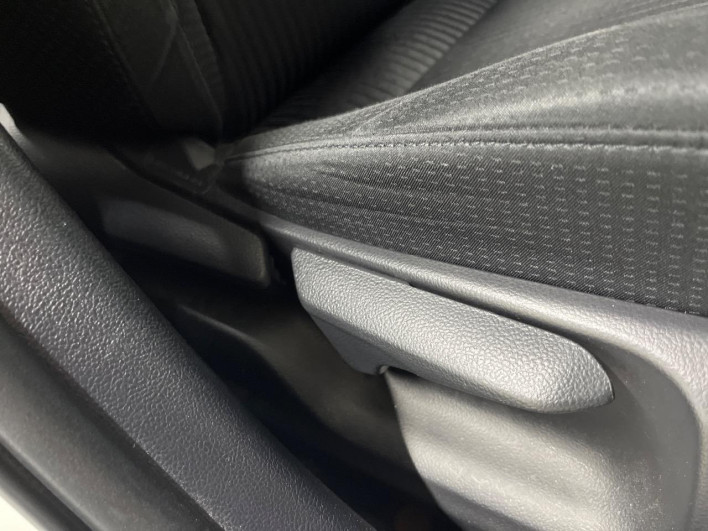 2017 Toyota Prius DAA-ZVW50 (UW-6a2ccb755a4ae)[18]