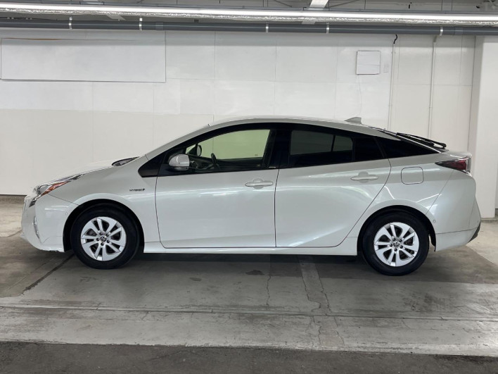 2017 Toyota Prius DAA-ZVW50 (UW-6a2ccb755a4ae)[21]