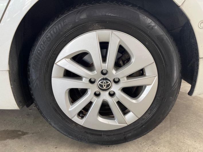 2017 Toyota Prius DAA-ZVW50 (UW-6a2ccb755a4ae)[13]