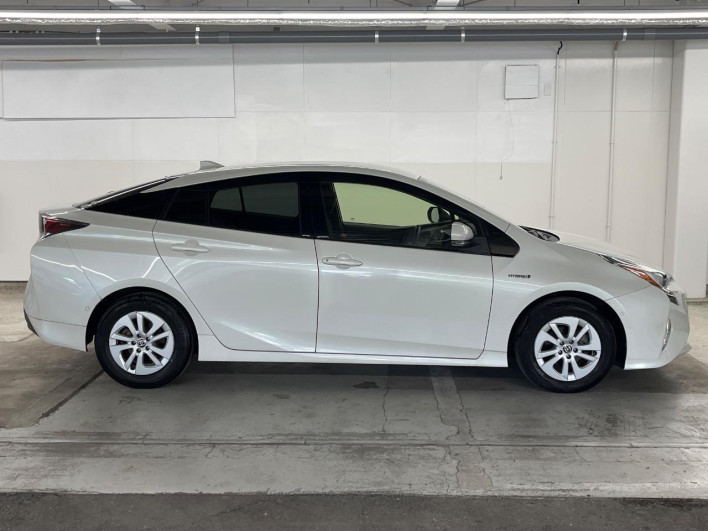 2017 Toyota Prius DAA-ZVW50 (UW-6a2ccb755a4ae)[25]
