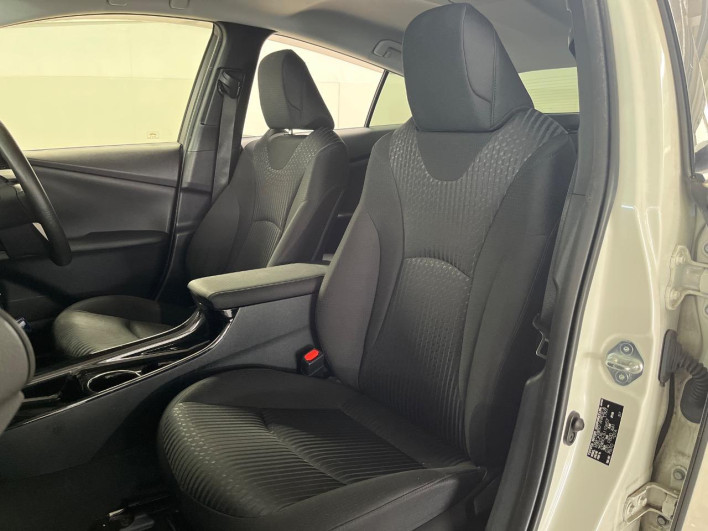 2017 Toyota Prius DAA-ZVW50 (UW-6a2ccb755a4ae)[19]