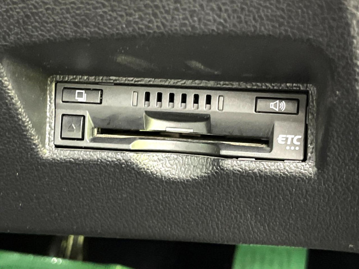2017 Toyota Prius DAA-ZVW51 (UW-6a2ccb77f2787)[7]