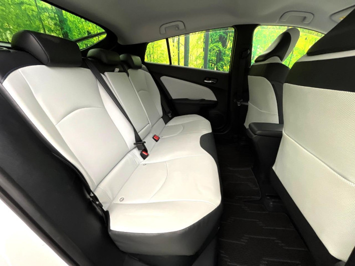 2017 Toyota Prius DAA-ZVW51 (UW-6a2ccb77f2787)[28]