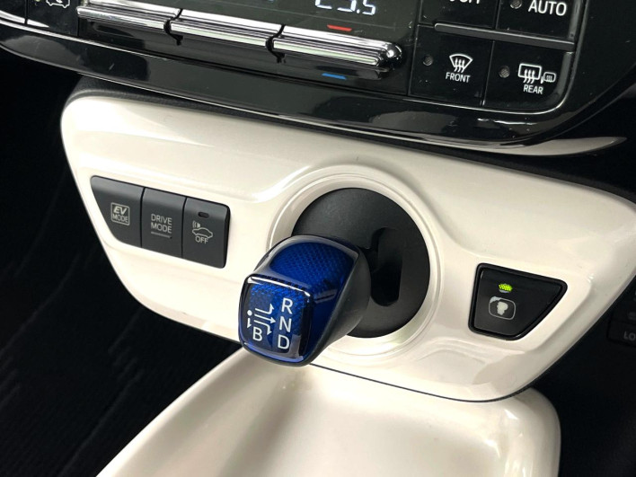 2017 Toyota Prius DAA-ZVW51 (UW-6a2ccb77f2787)[19]