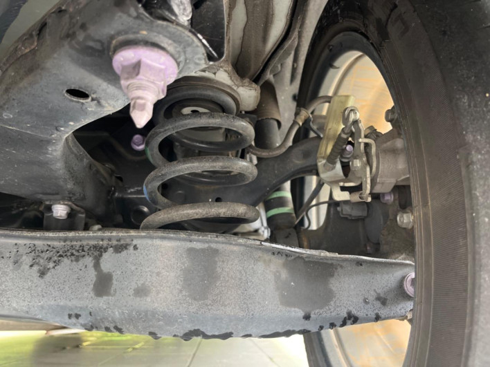2017 Toyota Prius PHV DLA-ZVW52 (UW-6a2ccb7bbe5cc)[19]