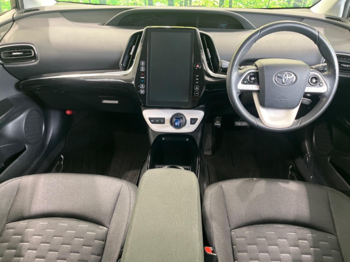 2017 Toyota Prius PHV DLA-ZVW52 (UW-6a2ccb7bbe5cc)[29]