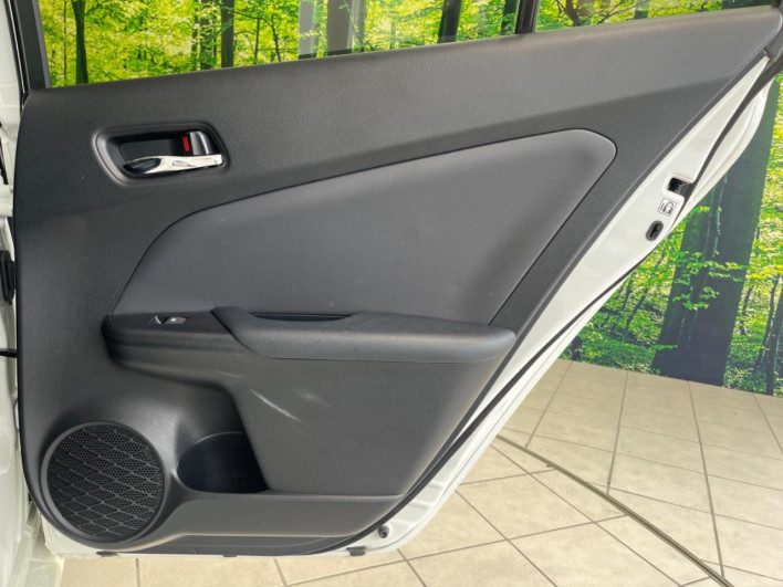 2017 Toyota Prius PHV DLA-ZVW52 (UW-6a2ccb7bbe5cc)[25]