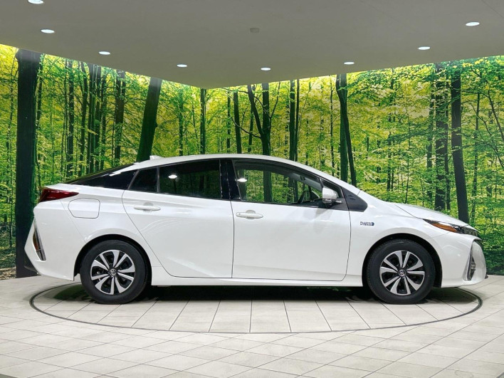 2018 Toyota Prius PHV DLA-ZVW52 (UW-6a2ccb7bd16fe)[16]