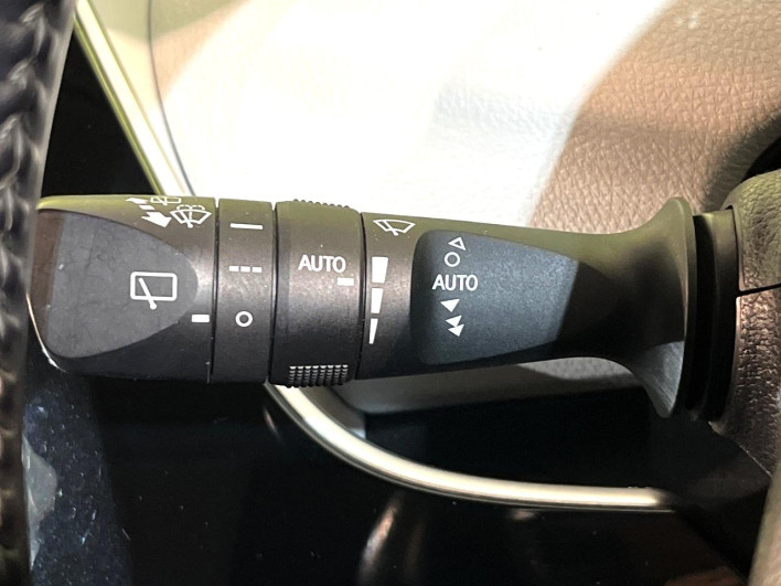 2017 Toyota Prius DAA-ZVW55 (UW-6a2ccb7d03e93)[26]