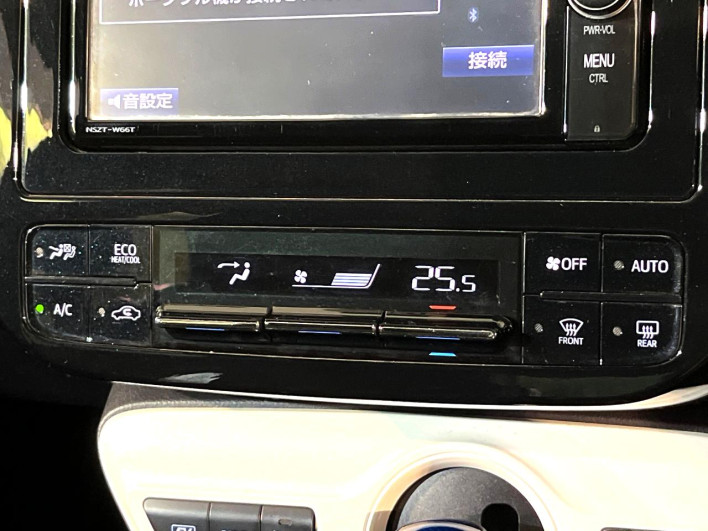 2017 Toyota Prius DAA-ZVW55 (UW-6a2ccb7d03e93)[15]