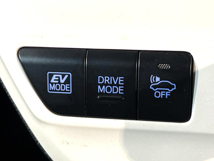 2017 Toyota Prius DAA-ZVW55 (UW-6a2ccb7d03e93)[17]