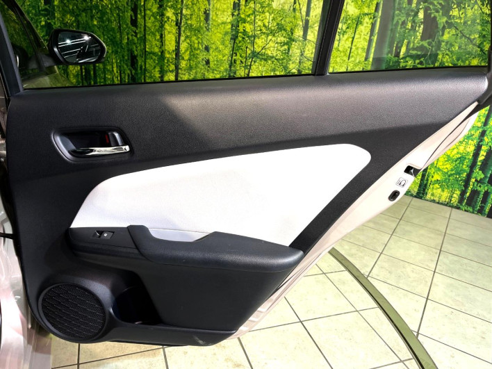 2017 Toyota Prius DAA-ZVW55 (UW-6a2ccb7d03e93)[29]