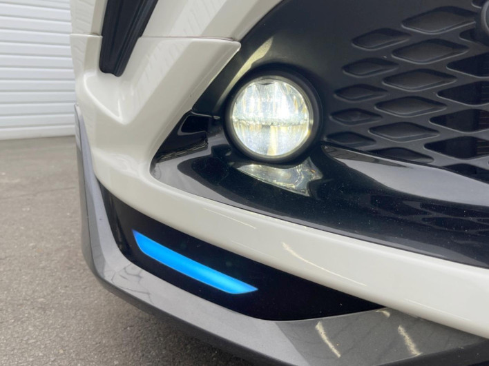 2017 Toyota C-HR DAA-ZYX10 (UW-6a2ccb9265b1e)[28]