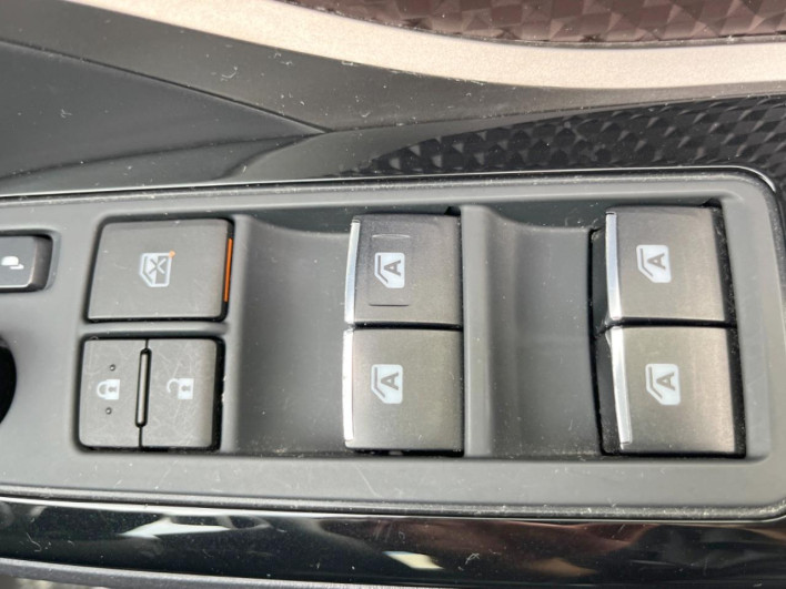 2017 Toyota C-HR DAA-ZYX10 (UW-6a2ccb9265b1e)[21]