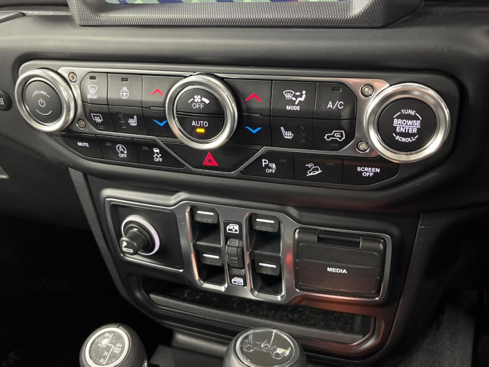 2020 Chrysler Jeep Wrangler Unlimited ABA-JL36L (UW-6a2e1a384edb9)[24]