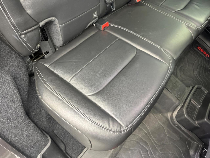2020 Chrysler Jeep Wrangler Unlimited ABA-JL20L (UW-6a2e1a3ab7b04)[28]