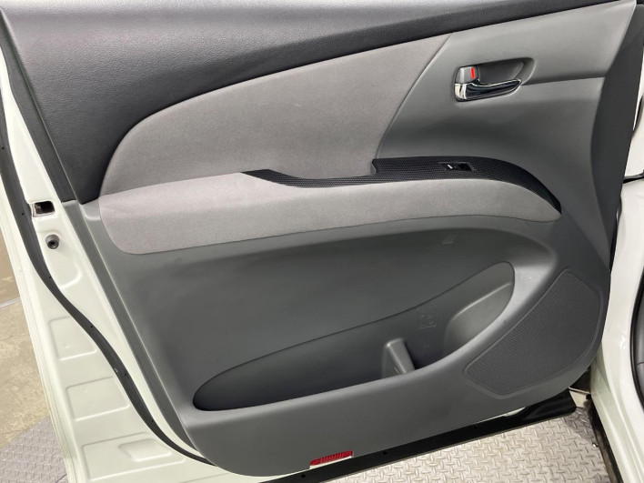 2011 Toyota Estima DBA-ACR55W (UW-6a2e1a4fbc1a0)[16]