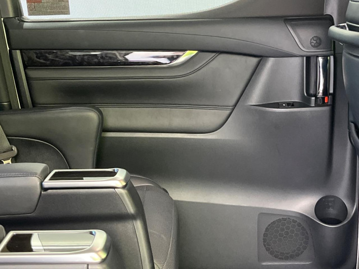 2018 Toyota Alphard DBA-AGH30W (UW-6a2e1a54711b7)[26]