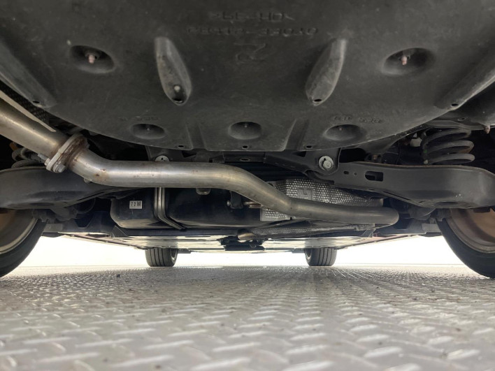 2019 Toyota Camry DAA-AXVH70 (UW-6a2e1a7659a4d)[27]