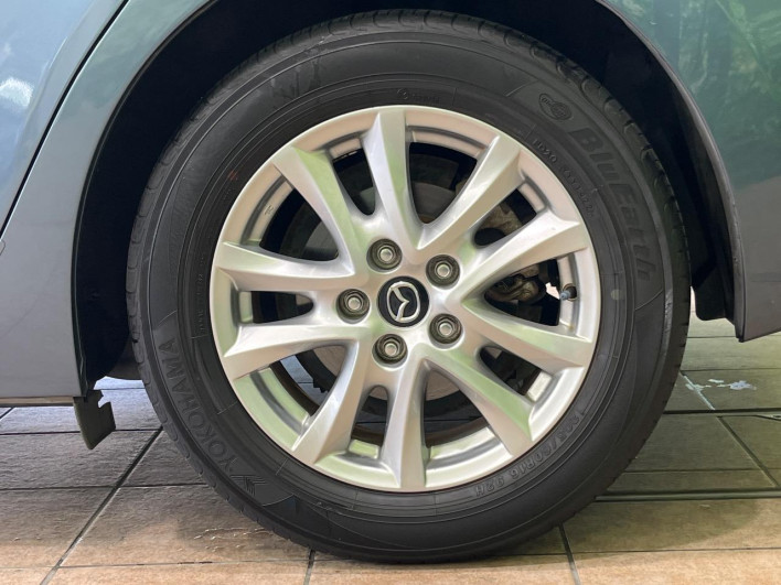 2014 Mazda Axela Sports DBA-BM5FS (UW-6a2e1a9ce49f2)[19]