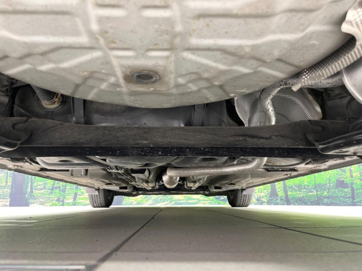 2013 Nissan Note DBA-E12 (UW-6a2e1ab135c92)[19]
