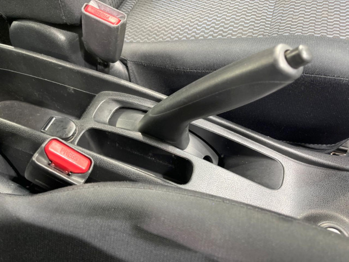 2013 Nissan Note DBA-E12 (UW-6a2e1ab135c92)[28]