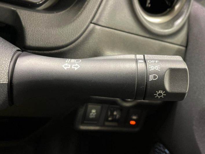 2014 Nissan Note DBA-E12 (UW-6a2e1ab1c152c)[29]