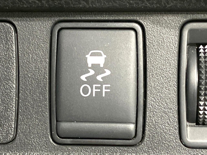 2018 Nissan Note DBA-E12 (UW-6a2e1ab379fa1)[19]