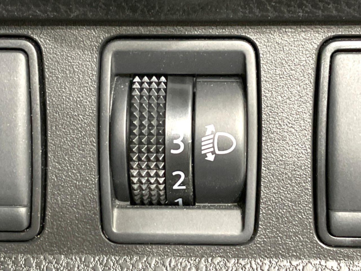 2018 Nissan Note DBA-E12 (UW-6a2e1ab379fa1)[18]