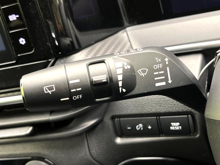 2021 Nissan Note 6AA-E13 (UW-6a2e1ab4d1446)[12]