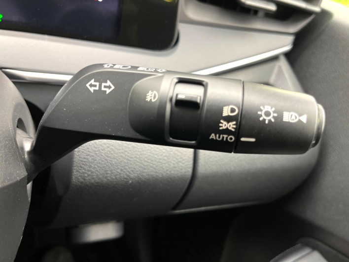 2021 Nissan Note 6AA-E13 (UW-6a2e1ab4d1446)[11]