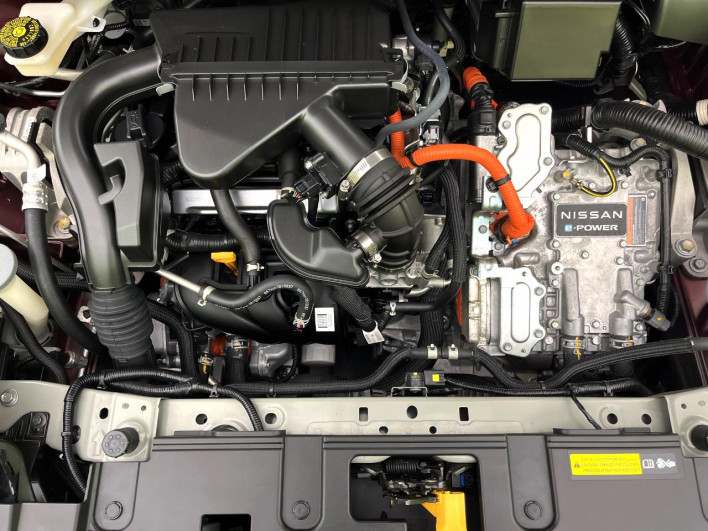 2021 Nissan Note 6AA-E13 (UW-6a2e1ab4d1446)[4]