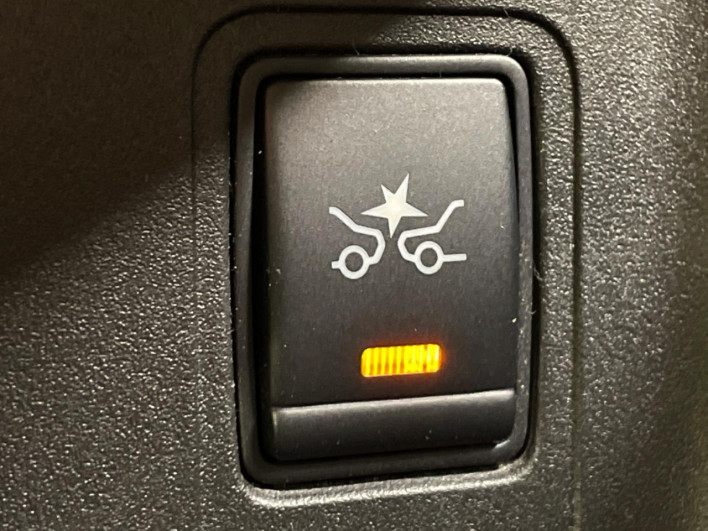 2016 Nissan Serena DAA-GFC27 (UW-6a2e1ac974061)[26]