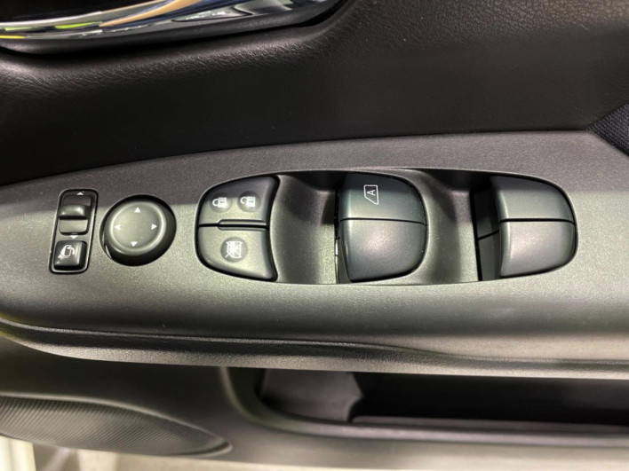 2016 Nissan Serena DAA-GFC27 (UW-6a2e1ac974061)[19]