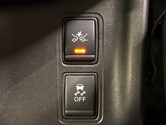 2016 Nissan Serena DAA-GFC27 (UW-6a2e1ac974061)[25]