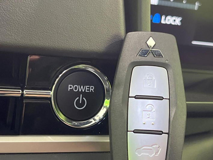 2023 Mitsubishi OUTLANDER PHEV 5LA-GN0W (UW-6a2e1ad4eac00)[29]