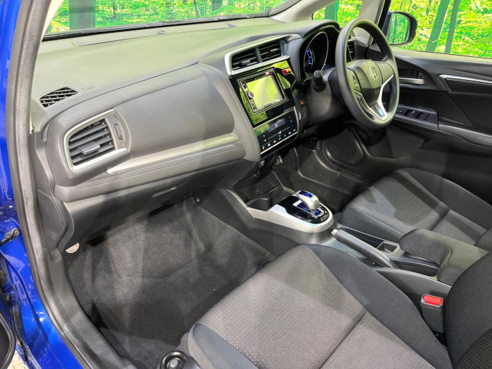 2014 Honda Fit Hybrid DAA-GP6 (UW-6a2e1ad848017)[28]