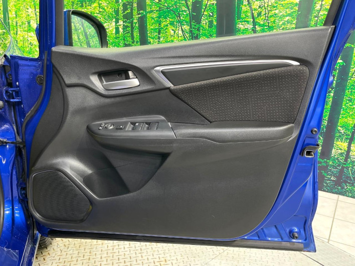 2014 Honda Fit Hybrid DAA-GP6 (UW-6a2e1ad848017)[5]