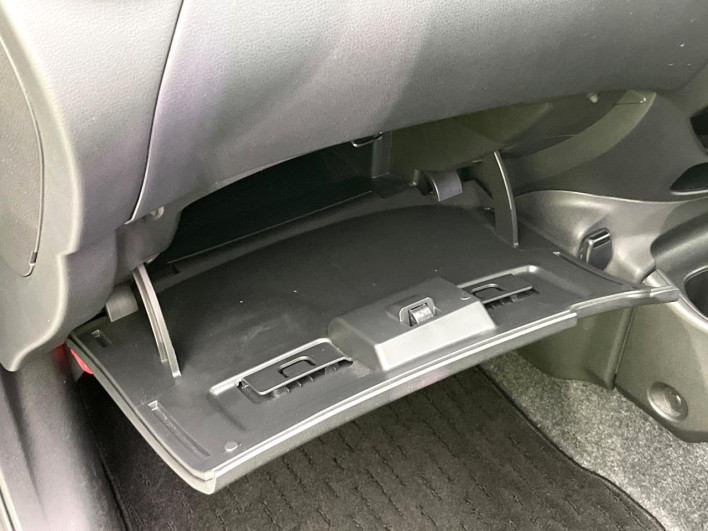 2018 Nissan Note DAA-HE12 (UW-6a2e1ae6cc0a2)[29]