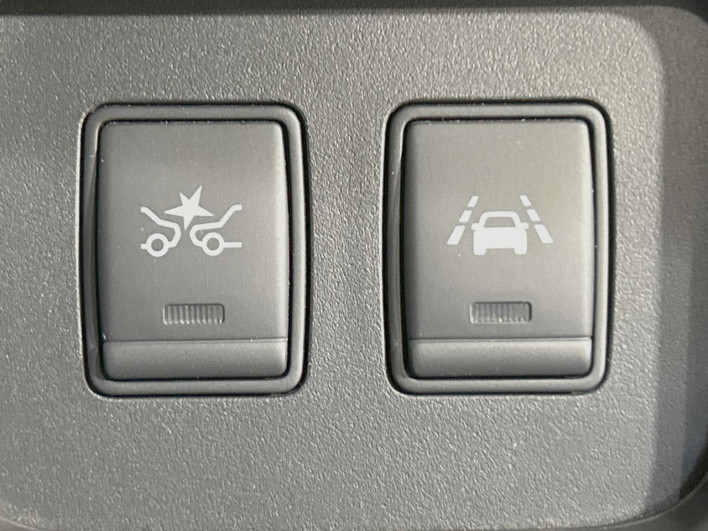 2014 Nissan Serena DAA-HFC26 (UW-6a2e1aee5868f)[19]