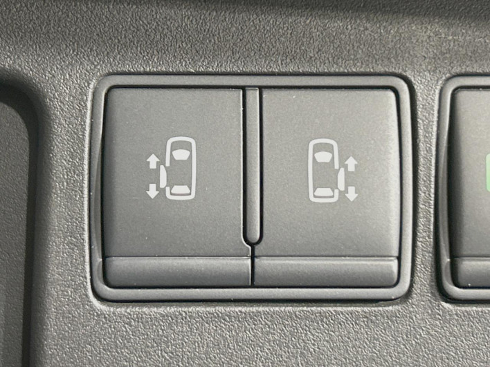 2014 Nissan Serena DAA-HFC26 (UW-6a2e1aee5868f)[20]