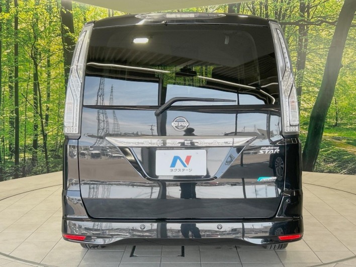 2014 Nissan Serena DAA-HFC26 (UW-6a2e1aee5868f)[28]