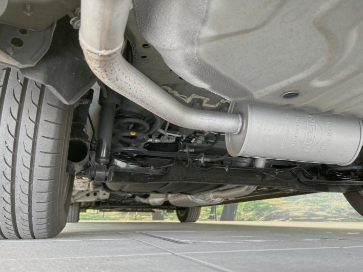 2014 Nissan Serena DAA-HFC26 (UW-6a2e1aee5868f)[14]